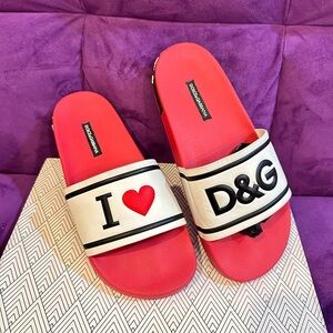 Dolce & Gabbana Slides . Size 37/7us